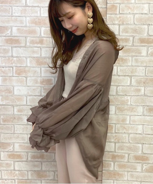 apres jour(アプレジュール)の「シースルー袖ボリュームブラウス【ZOZOTOWN限定アイテム】(シャツ/ブラウス・レディース・ライトブルー/オフホワイト/モカ/ピンクベージュ/ライトベージュ・フリー)」の6枚目の写真