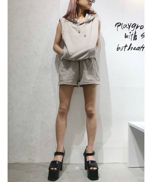 GYDA（ジェイダ）の「ダメージノースリーブパーカー（パーカー・レディース・ベージュ/アイボリー/カーキ/グレー・FREE）」の6枚目の写真