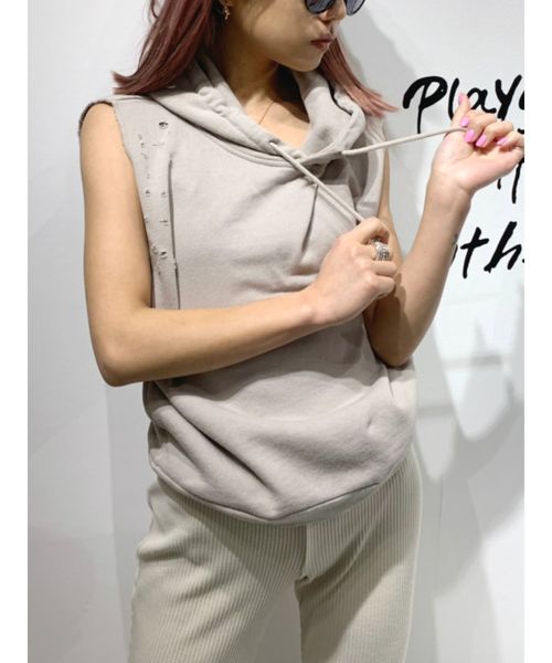 GYDA（ジェイダ）の「ダメージノースリーブパーカー（パーカー・レディース・ベージュ/アイボリー/カーキ/グレー・FREE）」の7枚目の写真
