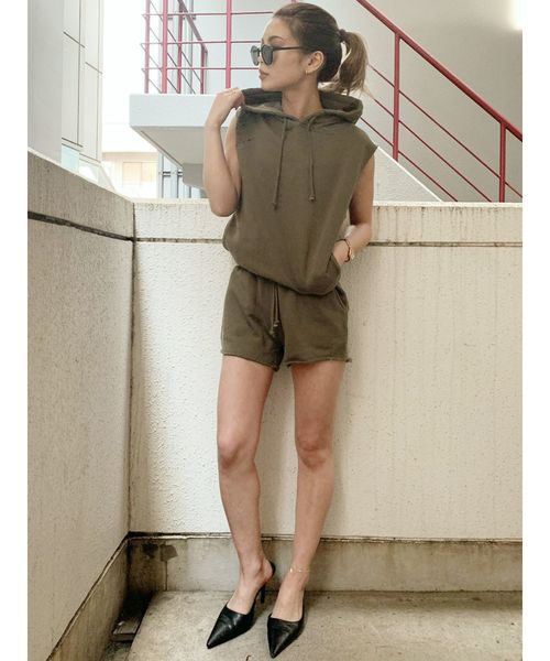 GYDA（ジェイダ）の「ダメージノースリーブパーカー（パーカー・レディース・ベージュ/アイボリー/カーキ/グレー・FREE）」の11枚目の写真