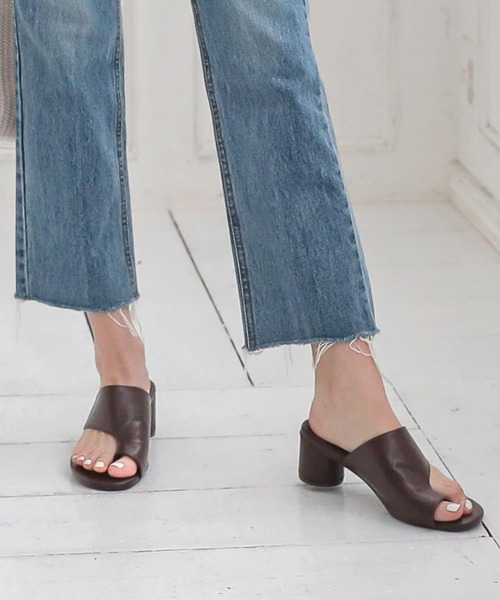 KOBE LETTUCE（コウベレタス）の「サムループトングサンダル（サンダル・レディース・ブラウン/ブラック/パイソン・L/LL/M/S）」の3枚目の写真