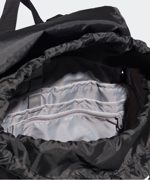 adidas（アディダス）の「プレミアム エッセンシャルズ トップ
