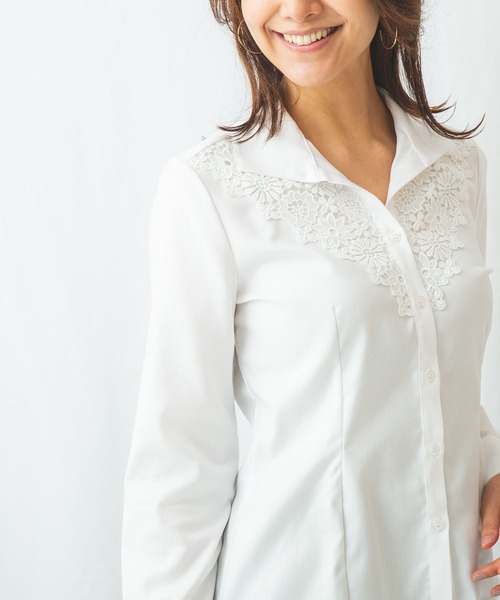 NARACAMICIE(ナラカミーチェ)の「先染めへリーンボーン胸元レース使い長袖ブラウス(シャツ/ブラウス・レディース・ホワイト/ライトグレー・SMALL/MEDIUM/LARGE)」の1枚目の写真