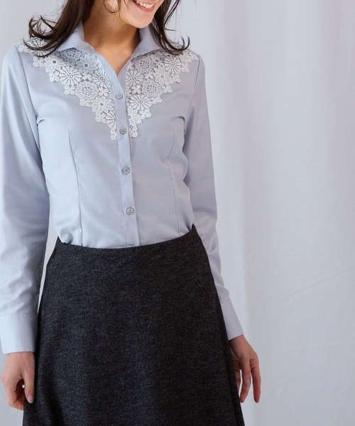 NARACAMICIE(ナラカミーチェ)の「先染めへリーンボーン胸元レース使い長袖ブラウス(シャツ/ブラウス・レディース・ホワイト/ライトグレー・SMALL/MEDIUM/LARGE)」の18枚目の写真