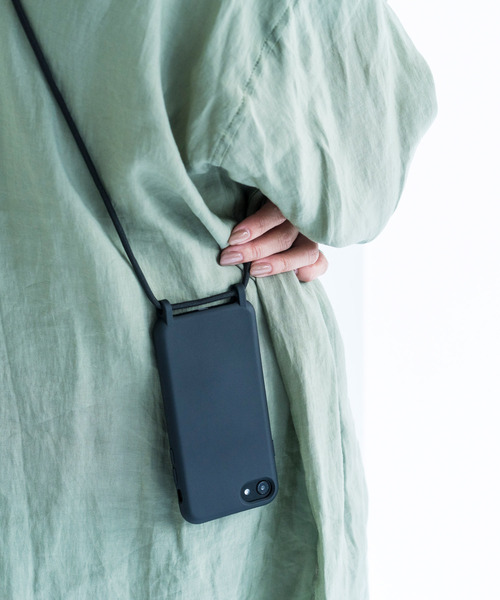 kajsa（カイサ）の「〈Kajsa/カイサ〉Silicone BackCase/シリコンバックケース（スマホケース/カバー・レディース・セージグリーン/ブラック/イエロー/レッド/ピンクベージュ/ダークグリーン/ライラック/ピンク系2/ブラック系2/インディゴブルー/ダークグリーン系2・11/P/S/12/mini）」の3枚目の写真