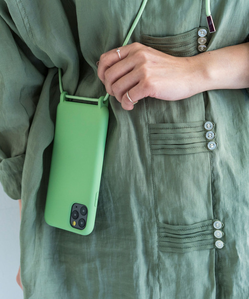 kajsa（カイサ）の「〈Kajsa/カイサ〉Silicone BackCase/シリコンバックケース（スマホケース/カバー・レディース・セージグリーン/ブラック/イエロー/レッド/ピンクベージュ/ダークグリーン/ライラック/ピンク系2/ブラック系2/インディゴブルー/ダークグリーン系2・11/P/S/12/mini）」の5枚目の写真