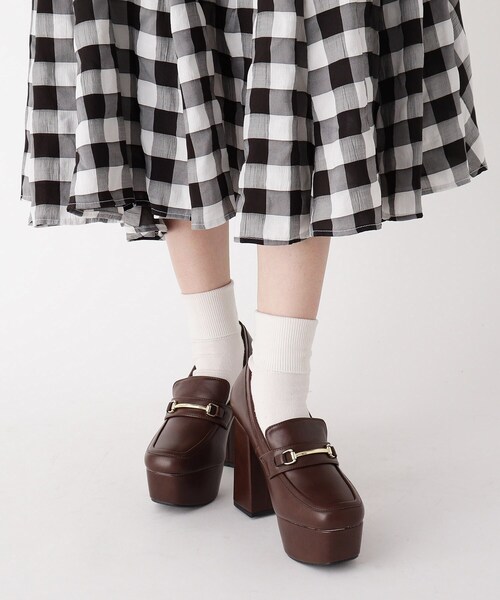 cs T&P(シーエスティーアンドピー)の「ビット付きパンプス(パンプス・レディース・ブラック系1/ダークブラウン・S/LL/L/M)」の8枚目の写真