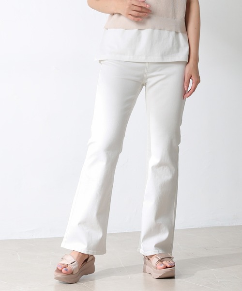 Honeys(ハニーズ)の「デニムフレアパンツ(デニムパンツ・レディース・ホワイト/ブルー/ライトインディゴブルー・S/M/L)」の2枚目の写真