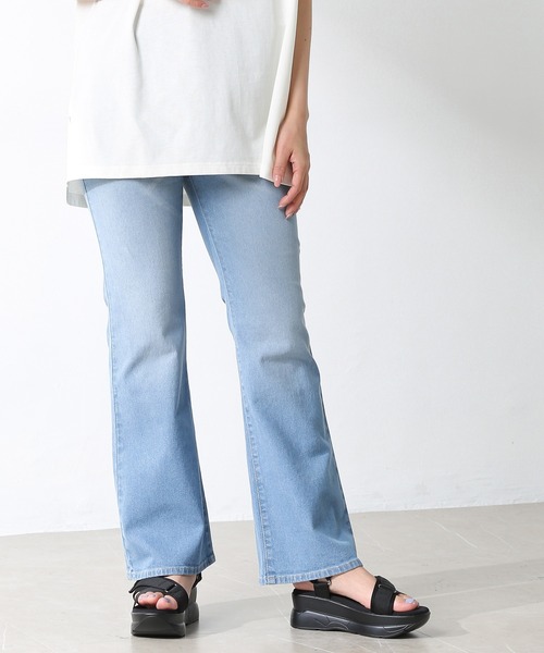 Honeys(ハニーズ)の「デニムフレアパンツ(デニムパンツ・レディース・ホワイト/ブルー/ライトインディゴブルー・S/M/L)」の3枚目の写真