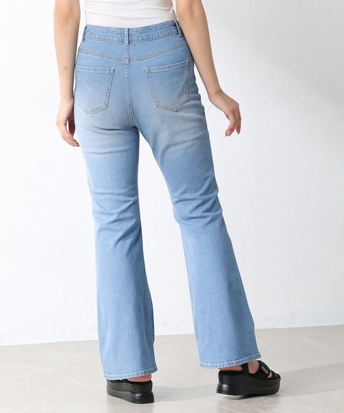 Honeys(ハニーズ)の「デニムフレアパンツ(デニムパンツ・レディース・ホワイト/ブルー/ライトインディゴブルー・S/M/L)」の17枚目の写真