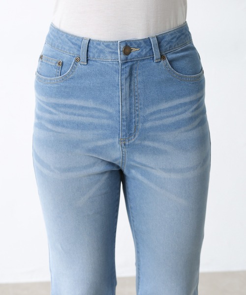 Honeys(ハニーズ)の「デニムフレアパンツ(デニムパンツ・レディース・ホワイト/ブルー/ライトインディゴブルー・S/M/L)」の10枚目の写真