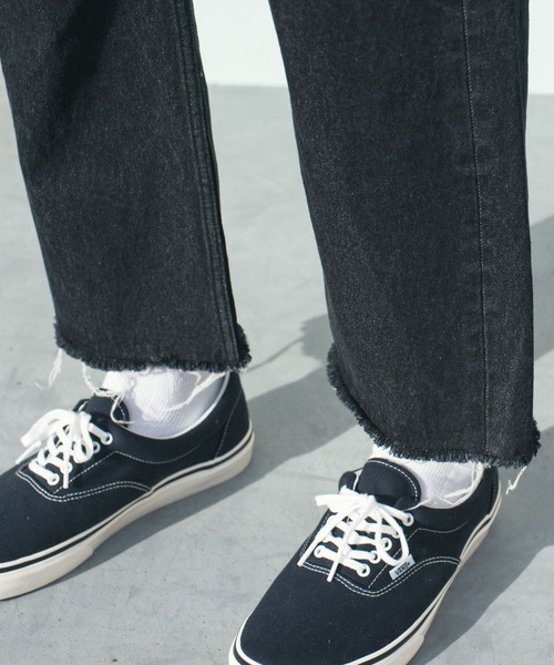 URBAN RESEARCH(アーバンリサーチ)の「GOODBETTERBEST カットオフデニムパンツ(デニムパンツ・メンズ・ブラック/ブルー・1/2)」の5枚目の写真