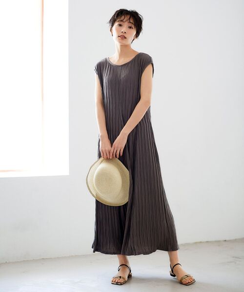le.coeur blanc（ルクールブラン）の「テンジクプリーツワンピース（ワンピース・レディース・ブラック/モカ・38）」の2枚目の写真