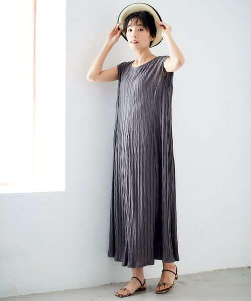 le.coeur blanc（ルクールブラン）の「テンジクプリーツワンピース（ワンピース・レディース・ブラック/モカ・38）」の11枚目の写真