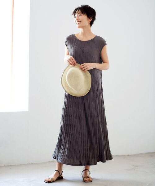 le.coeur blanc（ルクールブラン）の「テンジクプリーツワンピース（ワンピース・レディース・ブラック/モカ・38）」の12枚目の写真