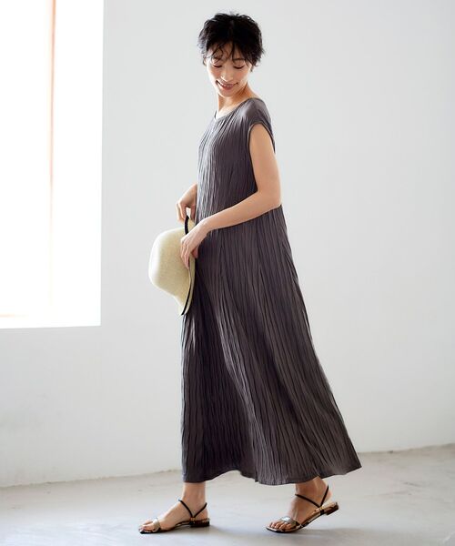 le.coeur blanc（ルクールブラン）の「テンジクプリーツワンピース（ワンピース・レディース・ブラック/モカ・38）」の13枚目の写真