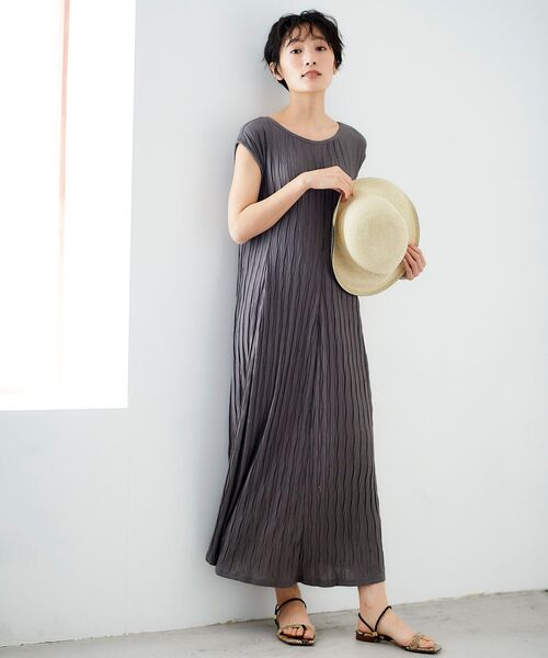 le.coeur blanc（ルクールブラン）の「テンジクプリーツワンピース（ワンピース・レディース・ブラック/モカ・38）」の16枚目の写真