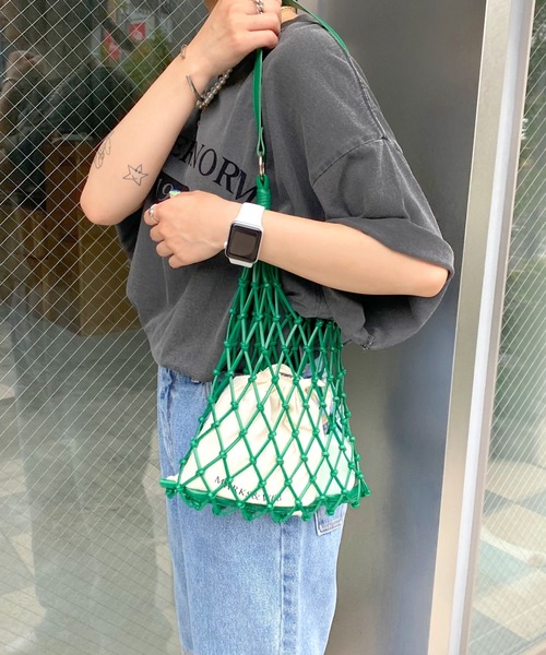 WHO'S WHO gallery（フーズフーギャラリー）の「マクラメBAG（ハンドバッグ・レディース・オレンジ/グリーン・FREE）」の3枚目の写真