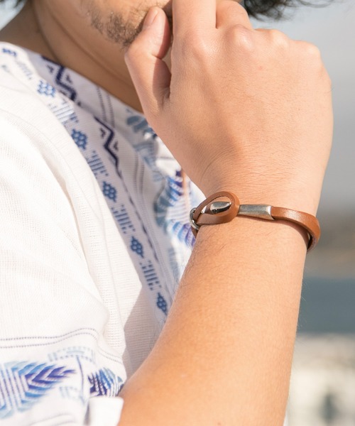 チャイハネ(チャイハネ)の「【チャイハネ】レザーラインブレスレット(ブレスレット・メンズ・ブラック×ブラック/ブラウン/エンジ/キャメル・FREE)」の1枚目の写真