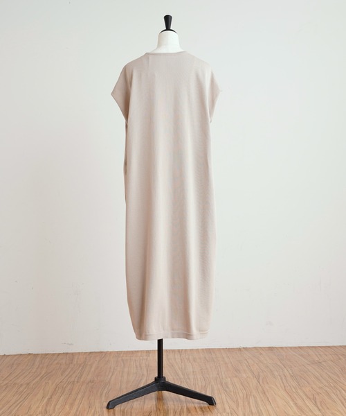 BEARDSLEY(ビアズリー)の「ゆったりニットワンピース(ワンピース・レディース・ブラック/ベージュ・FREE)」の6枚目の写真