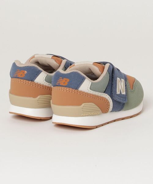 NEW BALANCE（ニューバランス）の「IZ996（スニーカー・キッズ・ベージュ/ネイビー系・13.0cm/16.0cm/16.5cm/14.0cm/15.0cm/12.5cm/15.5cm/12.0cm/14.5cm/13.5cm）」の4枚目の写真