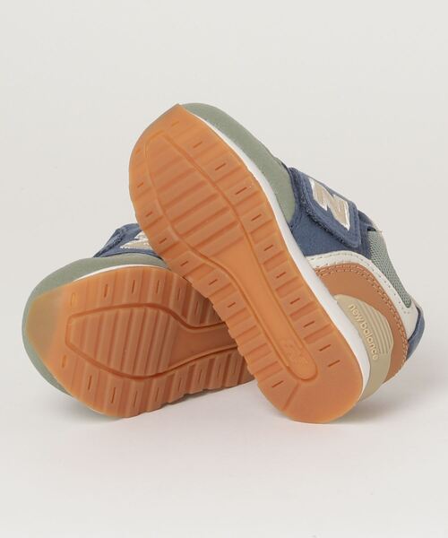 NEW BALANCE（ニューバランス）の「IZ996（スニーカー・キッズ・ベージュ/ネイビー系・13.0cm/16.0cm/16.5cm/14.0cm/15.0cm/12.5cm/15.5cm/12.0cm/14.5cm/13.5cm）」の3枚目の写真