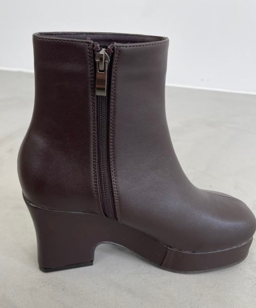 NEUNA(ヌナ)の「トラックソール厚底ヴィーガンレザーレザーブーツ(ブーツ・レディース・ブラック/ブラウン/アイボリー・SMALL/MEDIUM/LARGE)」の7枚目の写真