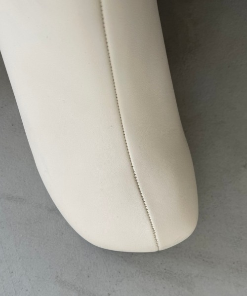 NEUNA(ヌナ)の「トラックソール厚底ヴィーガンレザーレザーブーツ(ブーツ・レディース・ブラック/ブラウン/アイボリー・SMALL/MEDIUM/LARGE)」の9枚目の写真