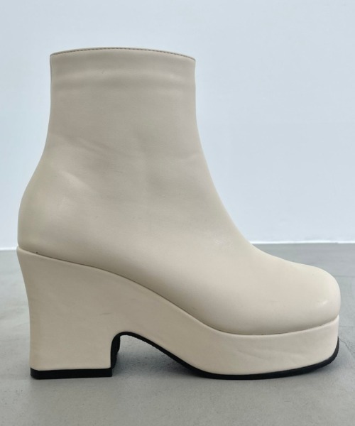 NEUNA(ヌナ)の「トラックソール厚底ヴィーガンレザーレザーブーツ(ブーツ・レディース・ブラック/ブラウン/アイボリー・SMALL/MEDIUM/LARGE)」の10枚目の写真