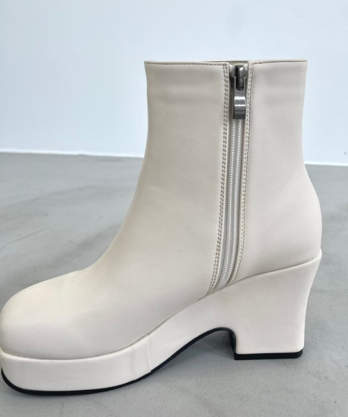 NEUNA(ヌナ)の「トラックソール厚底ヴィーガンレザーレザーブーツ(ブーツ・レディース・ブラック/ブラウン/アイボリー・SMALL/MEDIUM/LARGE)」の21枚目の写真