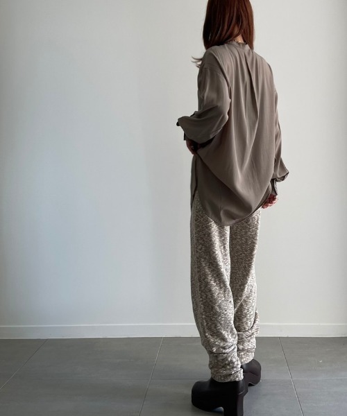 NEUNA(ヌナ)の「トラックソール厚底ヴィーガンレザーレザーブーツ(ブーツ・レディース・ブラック/ブラウン/アイボリー・SMALL/MEDIUM/LARGE)」の17枚目の写真