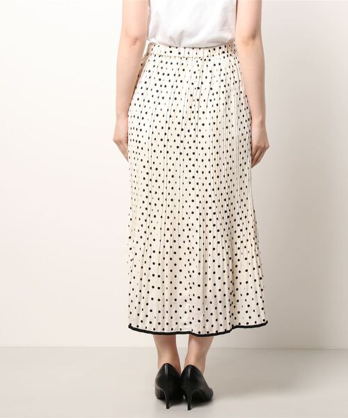 Jines（ジネス）の「ドットプリントプリーツスカート（スカート・レディース・ブラック/ベージュ・38）」の3枚目の写真