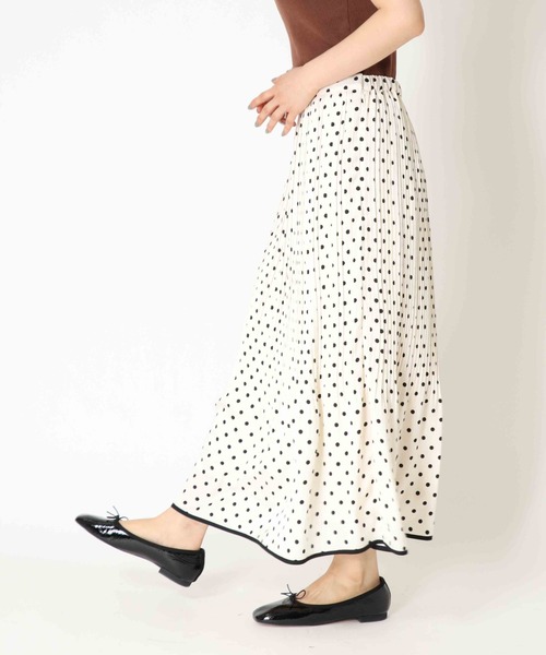Jines（ジネス）の「ドットプリントプリーツスカート（スカート・レディース・ブラック/ベージュ・38）」の6枚目の写真
