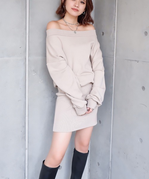 SPIRALGIRL（スパイラルガール）の「オフショルダー裏毛ワンピース（ワンピース・レディース・ライトグレー/ブラック/ベージュ・FREE）」の3枚目の写真