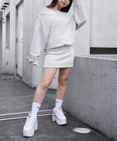SPIRALGIRL（スパイラルガール）の「オフショルダー裏毛ワンピース（ワンピース・レディース・ライトグレー/ブラック/ベージュ・FREE）」の21枚目の写真