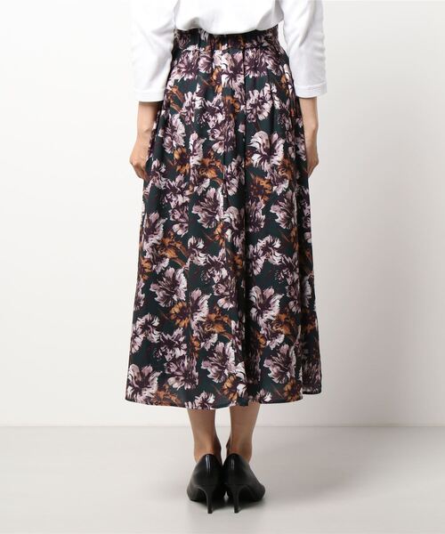 Te chichi CLASSIC（テチチクラシック）の「フラワープリントタックフレアスカート（スカート・レディース・グリーン/ボルドー・SMALL/MEDIUM）」の3枚目の写真