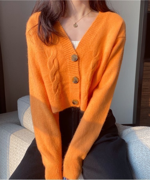 yuue' ( wear )(ユーイ)の「ショート丈 ボタンニットカーディガン(ニット/セーター・レディース・オフホワイト/オレンジ/パープル・FREE)」の3枚目の写真