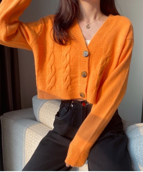 yuue' ( wear )(ユーイ)の「ショート丈 ボタンニットカーディガン(ニット/セーター・レディース・オフホワイト/オレンジ/パープル・FREE)」の5枚目の写真
