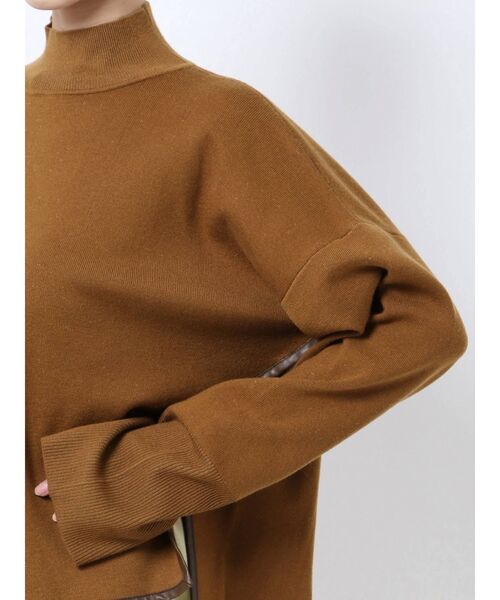 ELENDEEK（エレンディーク）の「フェイクレザーパイピングニット（ニット/セーター・レディース・オフホワイト/ブラック/ベージュ・FREE）」の9枚目の写真