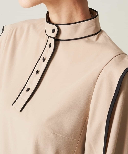 A de a.v.v（アードアー・ヴェ・ヴェ）の「配色パイピングハイネックブラウス（シャツ/ブラウス・レディース・ブラック/ベージュ・38/36）」の13枚目の写真