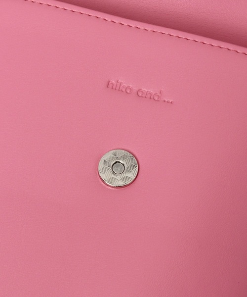 niko and...（ニコアンド）の「オリジナルスマホ3ポケットショルダーバッグ（ショルダーバッグ・レディース・その他1/ブラック/ベージュ/イエロー/その他2/ピンク/ブルー・0）」の8枚目の写真