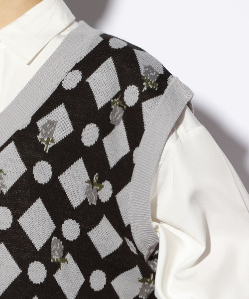 PBLIM（ページボーイリム）の「【PAGEBOYLIM】フラワーVネックベスト（ベスト・レディース・ブラック/グリーン・MEDIUM/LARGE）」の10枚目の写真