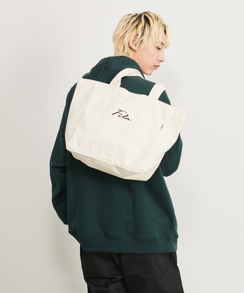 FILA（フィラ）の「【FILA/フィラ】筆記体ロゴ刺繍 キャンバス トートバッグ ショルダーバッグ 大容量 25L（トートバッグ・レディース・ブラック/ベージュ/オフホワイト/オリーブ・FREE）」の16枚目の写真