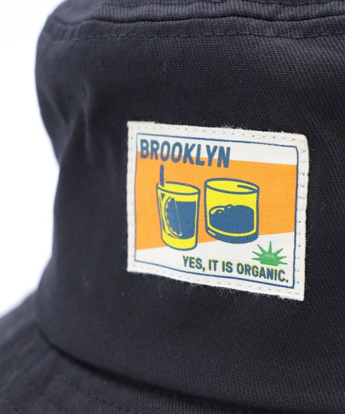 emesuelee（エメスーリー）の「ＮＹＣ ブルックリン ワッペン バケットハット（ハット・メンズ・ホワイト×ネイビー/ラベンダー/ネイビー/ネイビー系1・12cm/フリー）」の6枚目の写真