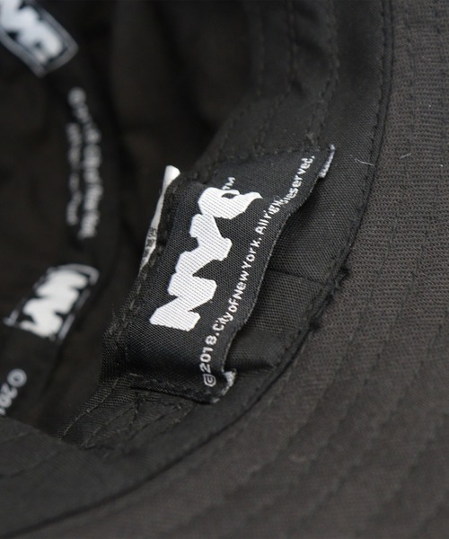 emesuelee（エメスーリー）の「ＮＹＣ ブルックリン ワッペン バケットハット（ハット・メンズ・ホワイト×ネイビー/ラベンダー/ネイビー/ネイビー系1・12cm/フリー）」の10枚目の写真