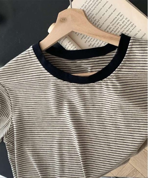 AMELY(エミリー)の「クルーネック細ボーダーTシャツ(Tシャツ/カットソー・レディース・イエロー/ブラック/グリーン・M/L)」の15枚目の写真