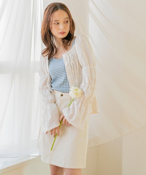 Brownie（ブラウニー）の「Brownie 前後2WAY フラワーカットソー シャーリングプルオーバー（Tシャツ/カットソー・レディース・アイボリー/パープル/ブラック/サックスブルー・FREE）」の6枚目の写真