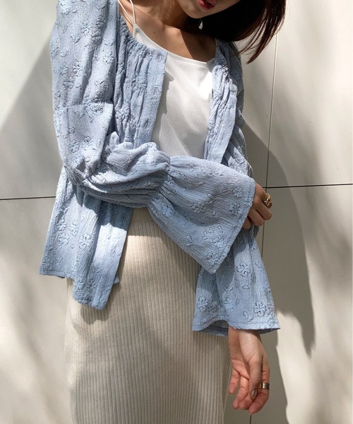 Brownie（ブラウニー）の「Brownie 前後2WAY フラワーカットソー シャーリングプルオーバー（Tシャツ/カットソー・レディース・アイボリー/パープル/ブラック/サックスブルー・FREE）」の22枚目の写真