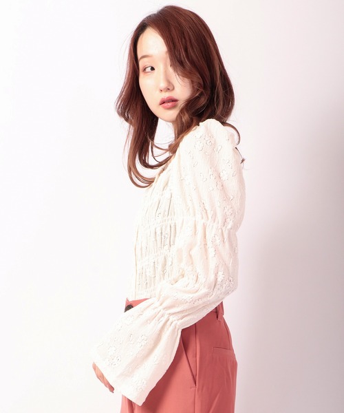 Brownie（ブラウニー）の「Brownie 前後2WAY フラワーカットソー シャーリングプルオーバー（Tシャツ/カットソー・レディース・アイボリー/パープル/ブラック/サックスブルー・FREE）」の10枚目の写真