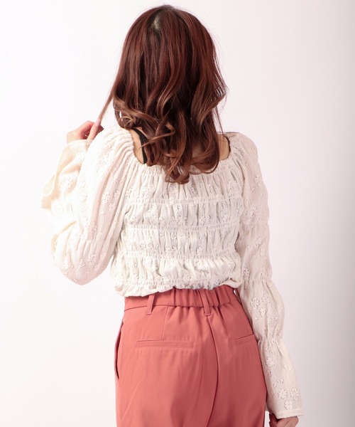 Brownie（ブラウニー）の「Brownie 前後2WAY フラワーカットソー シャーリングプルオーバー（Tシャツ/カットソー・レディース・アイボリー/パープル/ブラック/サックスブルー・FREE）」の11枚目の写真